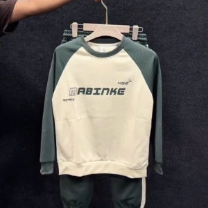 Cozy & Stylish – Trendy Winter Tracksuit for Men